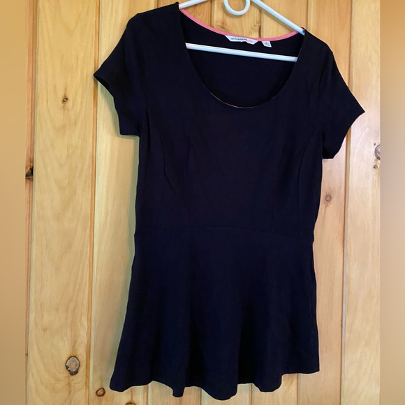 Isaac Mizrahi LIVE! Black Flowy Short Sleeve Top with Pink Outline - Picture 4 of 5